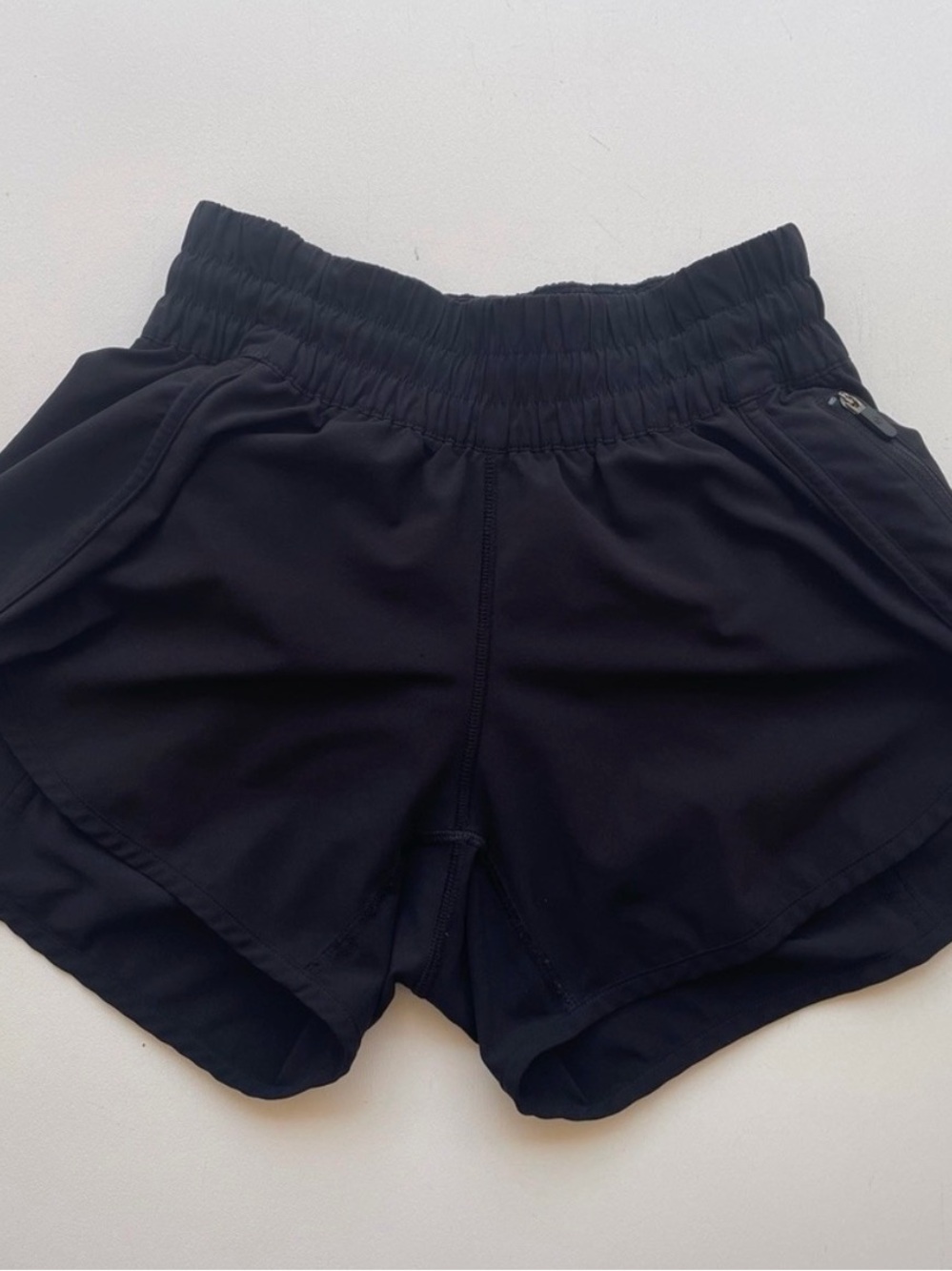 Lululemon Tracker V shorts black size 4